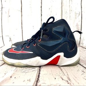 NIKE Youth LEBRON 8 Basketball Shoes, Size 1.5